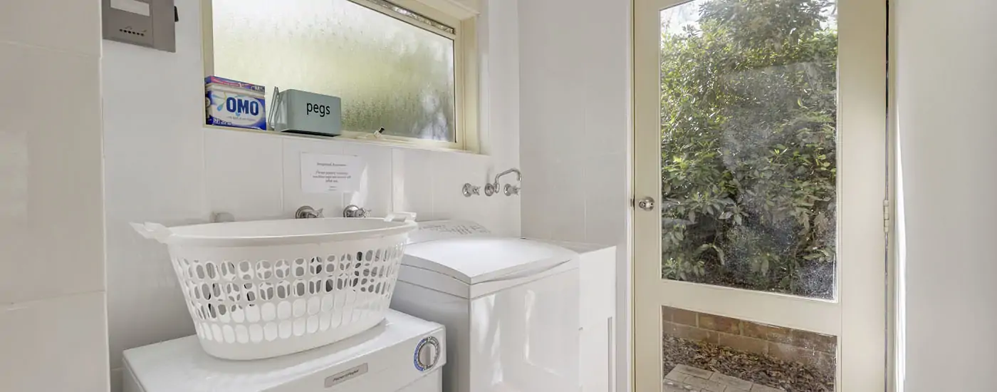 short stay croydon accommodation self contained including laundry