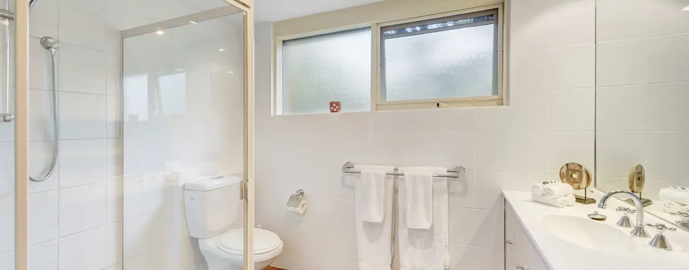 corporate accommodation croydon close to eastlink full size bathrooms